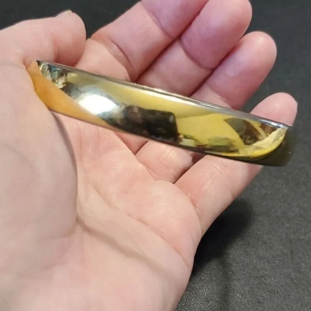 Monet gold tone bangle bracelet 7.75